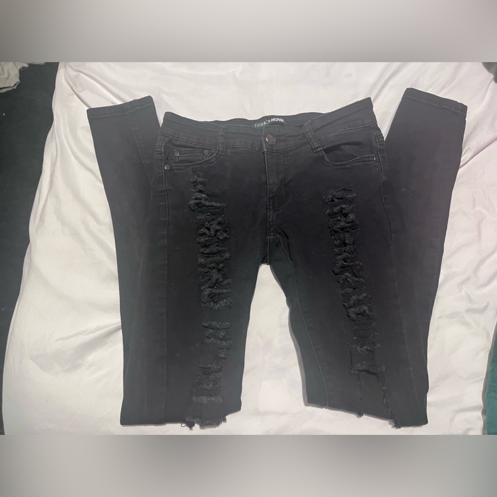 🖤(10 for $10) Fashion Nova Black Ripped Skinny Jeans